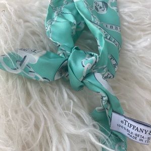 Tiffany+co  neck scarf